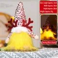 Verlichte kerstkabouter met pailletten en rendiergewei voor feestelijke decoratie - Gezichtsloze pop met licht 101-B