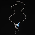 Collar Y2K con colgante de mariposa azul, serpiente plateada y borlas metálicas - Estilo Mariposa Serpiente Plata Brillante (N-1050)