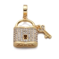 Pendentif cadenas cœur doré avec petite clé et zircons étincelants sur fond blanc épuré - Cadenas de Coeur/CX112-3