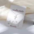 Ensemble collier et boucles d'oreilles argenté avec pendentif croix sur carte - Carte Blanche-Collier Croix Argenté et Plusieurs Paires de Boucles d'Oreilles (Fleur/Feuille/Mini)
