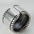 Vintage S925 sterling silver wide open ring with twisted rope edges and polished finish - 925 Silver / Antique Silver