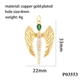 Makroaufnahme von 18K vergoldetem Engel-Anhänger mit grünem Edelstein und Zirkonia - P03553-Grüner Edelstein Engel