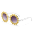 Kids daisy flower sunglasses with transparent frames and purple gradient lenses - Yellow Daisy (Kids)