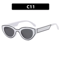 Lunettes de soleil œil de chat C11 blanches avec contours noirs et verres foncés - Monture blanc plein verres gris