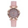 Dettaglio orologio oro rosa con vetro a diamante, quadrante rosa glitter e cinturino in pelle - Rosa