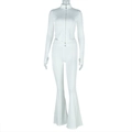 Dettaglio del set bianco a due pezzi con top con zip a maniche lunghe e pantaloni a zampa - S / Bianco