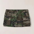 Dettaglio della gonna utility camo con tasche cargo grandi e rivetti metallici - XS / Mimetico Terrestre