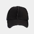 Dettaglio di un cappellino da baseball nero con bordi sfrangiati e trama in cotone vintage - Regolabile / Nero