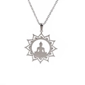 Dettaglio del ciondolo loto in acciaio inossidabile argento con sagoma di Buddha seduto - Color Acciaio