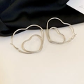 Boucles d'oreilles clous double cœur entrelacé en argent au design élégant et épuré - Boucles d'Oreilles à Lignes de Double Coeur Chevauchantes Argentées (72#)