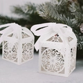 Caja de dulces blanca cortada con láser con cinta de seda para regalos elegantes de Navidad - Patrón de Copo de Nieve / Blanco
