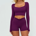 Completo yoga viola scuro con pantaloncini a vita incrociata e top corto a maniche lunghe - Taglia S / Top E Pantaloni / Manica Lunga + Shorts / Viola