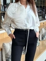 Elegante weiße Plissee-Bluse mit 3D-Blumendesign und strukturiertem Stoff für Damen - S / Weiß