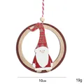 Suspension de Noël en bois avec gnome, bonnet rouge tricoté et cadre rond de 10cm - Père Noël