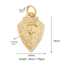 Ciondolo a scudo dorato con motivo a stella e cristalli bianchi, misura 14mm per 18mm - Ciondolo in Strass con Stella e Scudo (M529726-Gold)