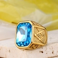Bague maçonnique pour homme dorée avec grande pierre bleue et détails en relief - US 7 / Or / Zircone Bleu