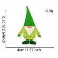 Dettaglio toppa ricamata gnomo verde con misure 6,7cm x 4cm per il giorno di San Patrizio - Stile 4 (Gnomo Verde)