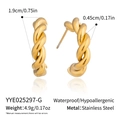 Macro di orecchini a cerchio intrecciati in acciaio dorato con dettagli sulle dimensioni - Oro (YYE025297-G)