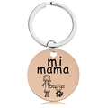 Detail of rose gold round pendant with mi mama engraving and mother daughter illustration - Rose Gold Keychain (Y00035)