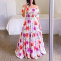 Schulterfreies Maxikleid mit bunten Blumen, gerafftem Oberteil und Stufenrock - Purpurrote Blumen