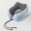 Cuscino da viaggio a U in velluto azzurro con rete nera e coulisse regolabile - Celeste