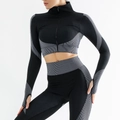 Set yoga senza cuciture nero da donna con strisce bianche e fori per i pollici - S / Set Bianco e Nero a Maniche Lunghe