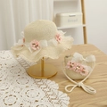 Détail de l'ensemble chapeau de paille et sac assorti pour enfant avec fleurs et nœuds - 54cm (Conseillé 2-10 ans) / Ensemble Chapeau + Sac / Poche zippée