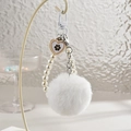 Portachiavi fatto a mano con perle e pompon bianco e ciondolo a cuore per decorazione borsa - Catena con Gancio + Palla di Peluche a Cuore [Include Linguetta per Cellulare] / Bianco