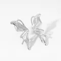 Orecchini a perno a farfalla in acciaio inossidabile lucido con design in metallo liquido - Stile Ala di Farfalla Argentata (DP3367)