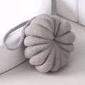 Éponge de bain en maille grise avec cordon de suspension pour gommage corporel - 50 g / Gris clair