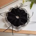Elegante elastico scrunchie nero con pizzo crema e fiocchi con perle da donna - Con Fiocco / Nero