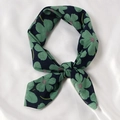 Foulard en coton et lin bleu foncé avec motifs floraux verts et bordure blanche - 55x55cm / Lialan Vert