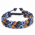 Dettaglio del bracciale intrecciato a doppio strato con occhio di tigre e malocchio - Occhio di Tigre Giallo con Perline Nere e Bracciale Malocchio