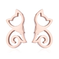 Detailansicht der roségoldenen Katzenohrringe mit Ausschnitt und poliertem Finish - Roségold