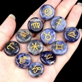 Lot de 12 pierres runiques zodiacales bleues avec symboles dorés gravés en main - Sodalite (12 Pcs)