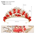 Luxuriöse goldene Brautkrone mit roten und klaren Straßsteinen und Maßangaben - Rot