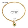 Collana cuore in acciaio dorato con gemma verde quadrata e chiusura a levetta OT - Oro
