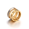 Anillo bicolor de acero inoxidable con números romanos grabados en oro y plata - US 7 / Dorado
