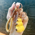 Mignon porte-clés capybara jaune empilé avec sangle marron et breloque en acrylique. - Capybara en Résine-Empilage de Tour