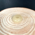 Einzelne gelbe Naturachat-Abakusperle 5x10mm auf einer rustikalen Holzscheibe - 5mm×10mm (4mm Loch) Abakus-Perle / Gelbe Jade