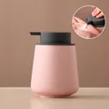 Dispenser per sapone in ceramica rosa a pois neri con pompa grigia opaca - Arrotondato / Rosa con pompa grigia