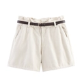Pantaloncini paperbag beige a vita alta da donna con cintura marrone e vestibilità ampia - S / Bianco