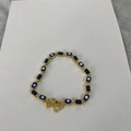 Dettaglio del braccialetto occhio del male placcato oro 14K con zirconi blu quadrati - Blu Reale