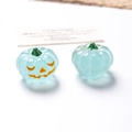 Blauwe glazen pompoen hangers met gezichten en groene steeltjes voor Halloween DIY-decor - Lichtgevende blauwe pompoen oranje ogen / 3D