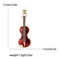 Broche violon dorée en émail rouge avec dimensions de 5,1 cm sur 1,7 cm - Rouge