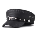 Schwarze Militärmütze aus PU-Leder mit silbernem Stierkopf-Emblem und Nieten - M (56-58cm) / Schwarz Mit Stierkopf