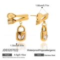 Detailed macro view of 18K gold stainless steel lock earrings with heart cubic zirconia - Utensil Lock Style (JDE0207022) / 1.80x1.30cm