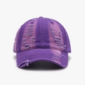 Elegante gorra de béisbol de satén púrpura desgastada con agujeros y diseño suave - Ajustable / Púrpura