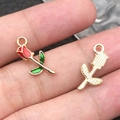 DIY Rosen-Blumenanhänger aus Goldlegierung mit roter Emaille auf der Fingerspitze - 1 Stück Rote Rose 9x18mm