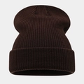 Gros plan d'un bonnet en maille marron foncé avec un large revers pour l'hiver - 209# Café